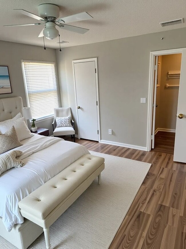 Building Photo - Charming 2BR Condo in Charlotte