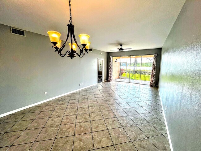 Building Photo - ANNUAL UNFURNISHED 2 bed 2 bath ground floor water front condo in Bradenton