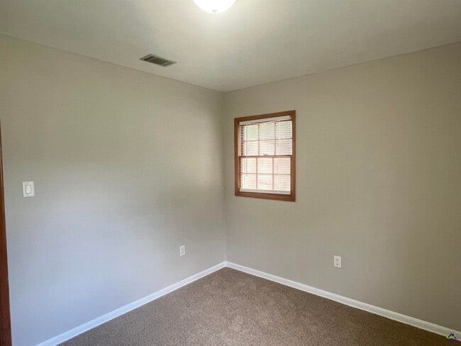 Building Photo - 104 Merlin St