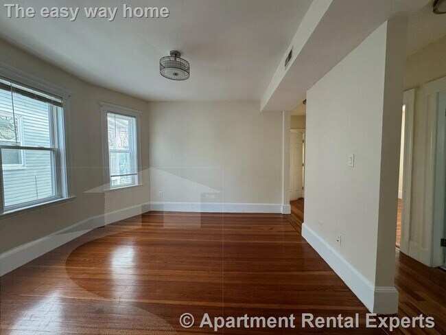 Building Photo - 65 Conwell Ave