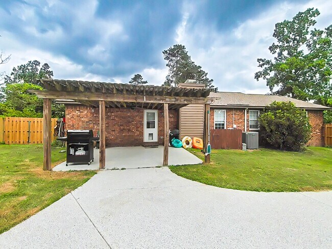 Building Photo - 3 Bed 2 Bath with a POOL in Martinez!
