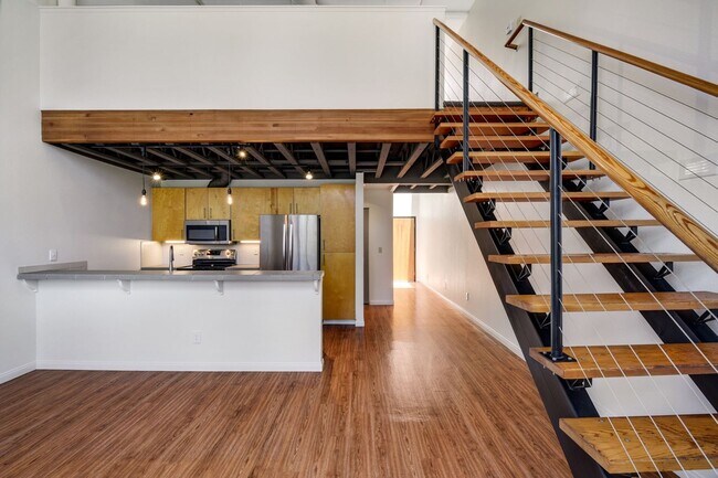 Building Photo - Trendy Live Work Loft Kensington Park Plaza