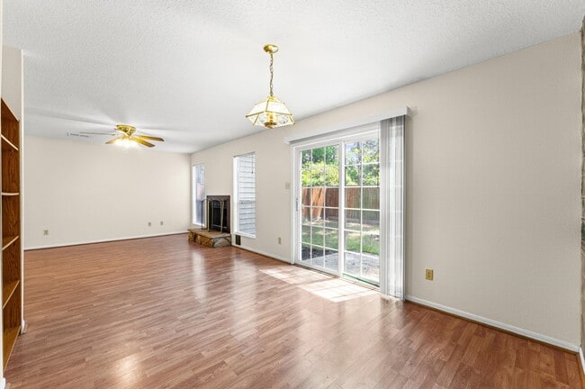 Building Photo - 4 Blue Fox Ct