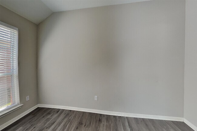 Building Photo - 20502 Upper Green St