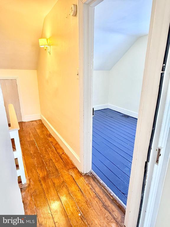 Building Photo - 327 Main St