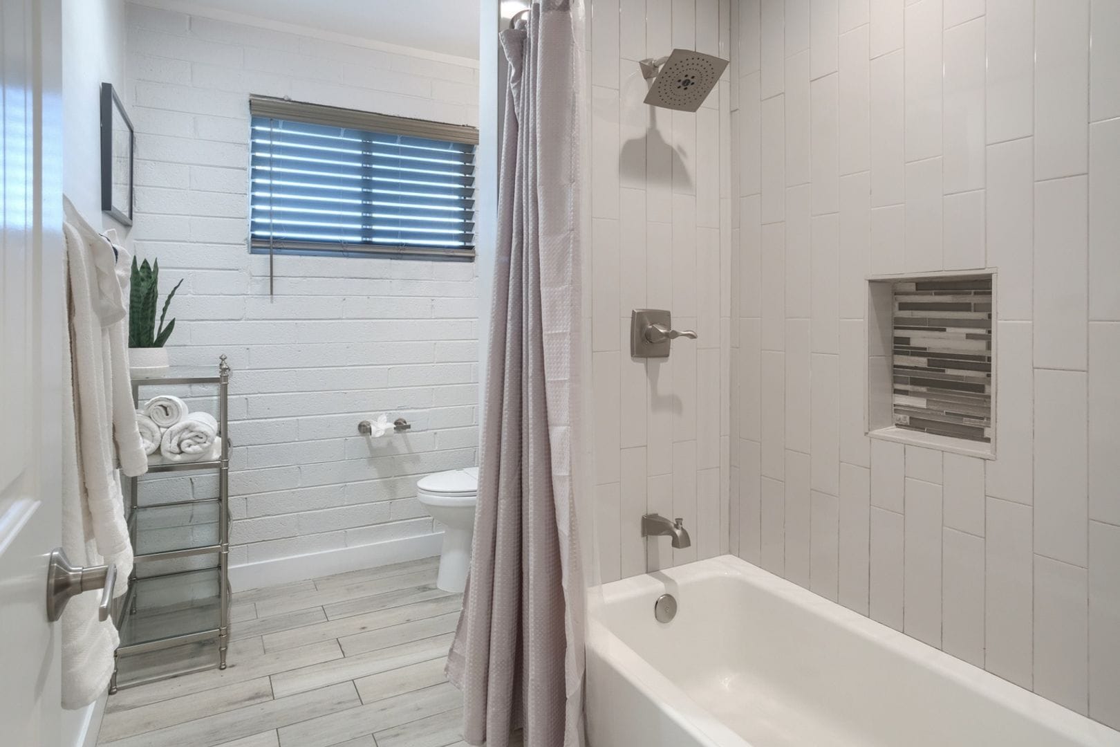 Building Photo - 7615 E 3rd St