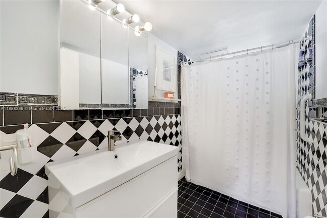 Building Photo - 1615 Meridian Ave