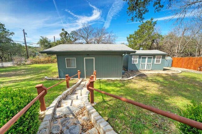 Building Photo - Charming Hill Country Home • Spacious Layout • Lake Travis Lifestyle