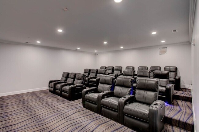 Building Photo - 87 Medford St