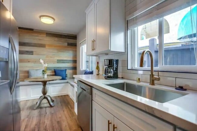 Building Photo - 812 Island Ct