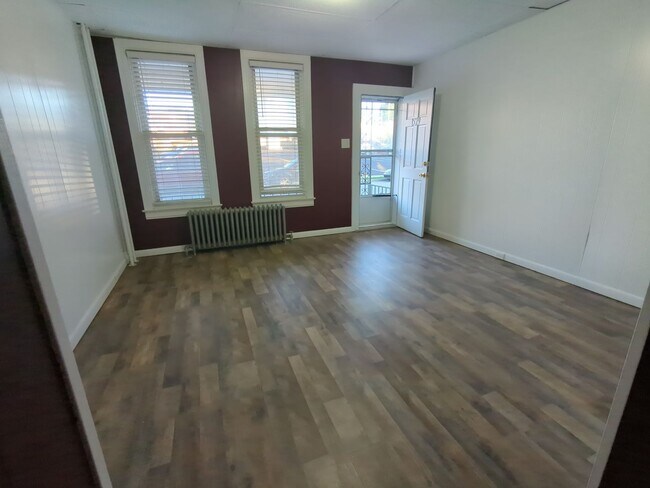 Building Photo - Recently renovated 4/5 Bedroom house in West York School District