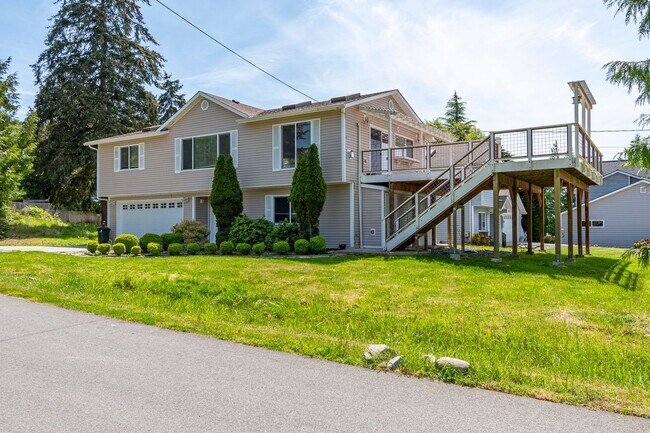 Building Photo - Spacious 2+ Bedroom Home on Corner Lot in ...