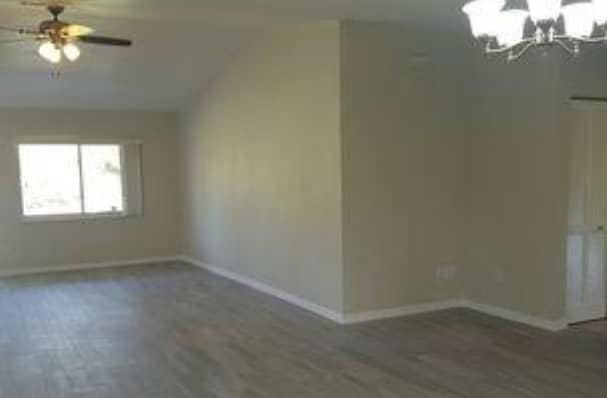 Building Photo - Updated Single family 3 bedroom, 2 bathroom!