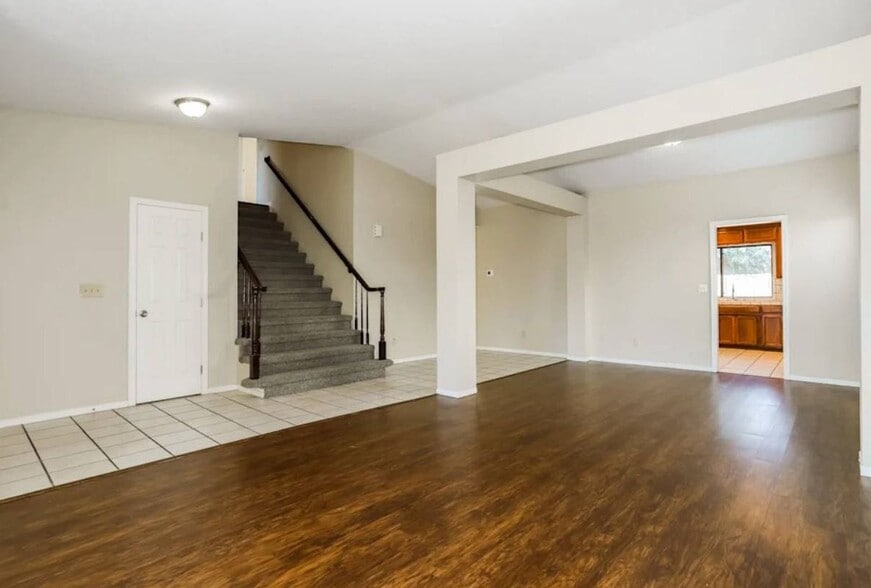 Building Photo - 40040 Pasadena Dr