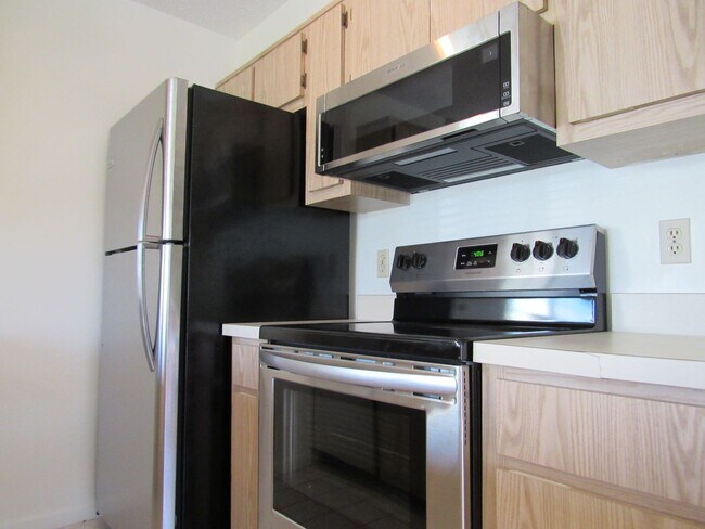 Building Photo - Cedarbend 5266-2