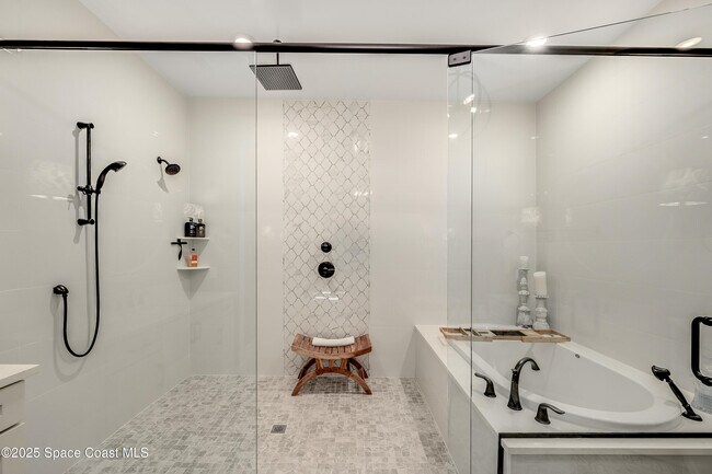 Building Photo - 225 Strand Dr