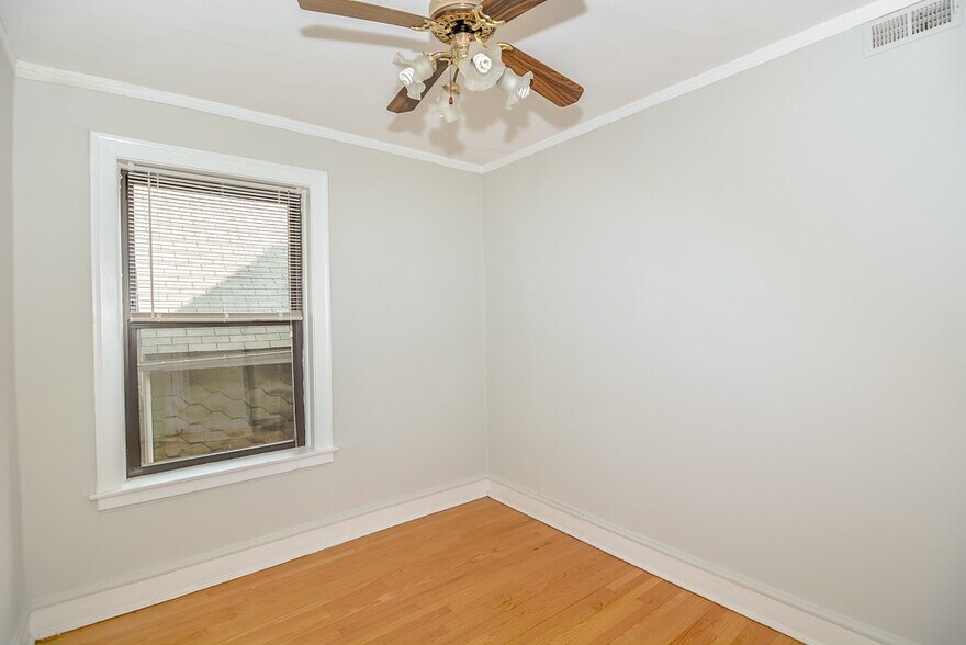 Building Photo - 1451 W Byron St