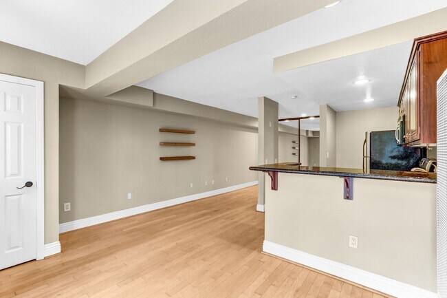 Building Photo - $500 Move In Special - Studio in the Venetian Community in UTC w/ Parking Included!