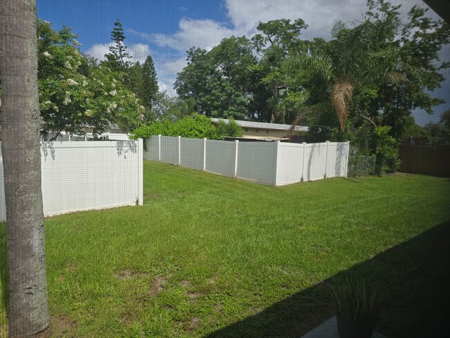 Building Photo - 5206 Peach Ave
