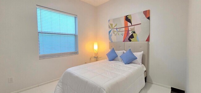 Building Photo - 661 Lake Wellington Dr