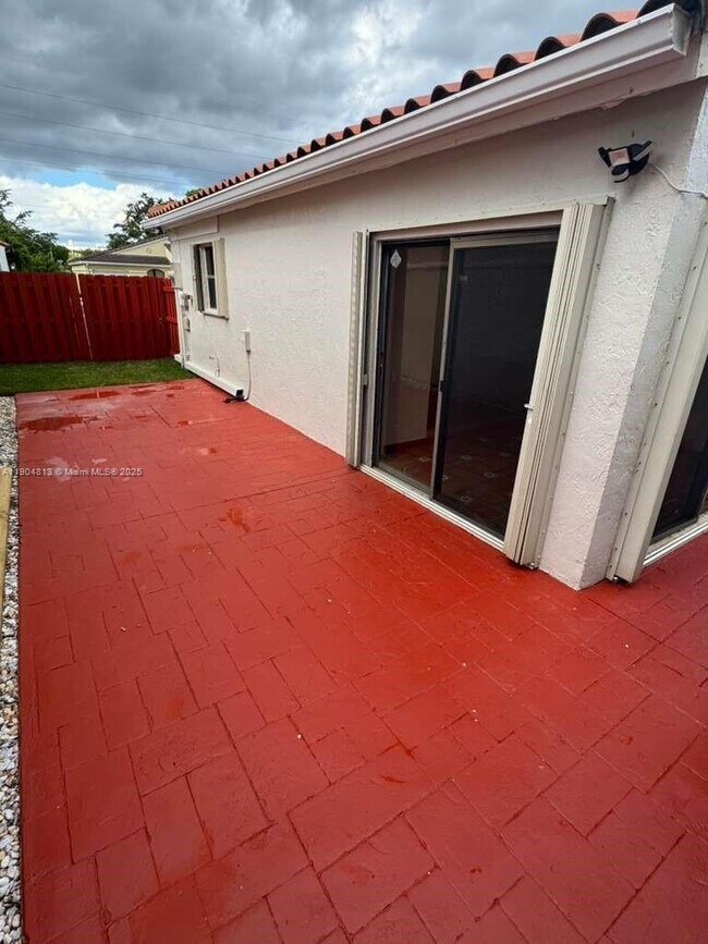 Building Photo - 440 SW 88th Ct