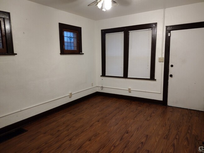 Building Photo - 200 W Arlee Ave