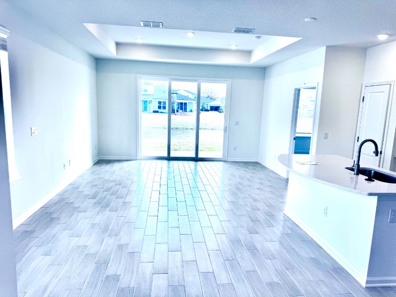 Building Photo - 169 Silver Myrtle Ct