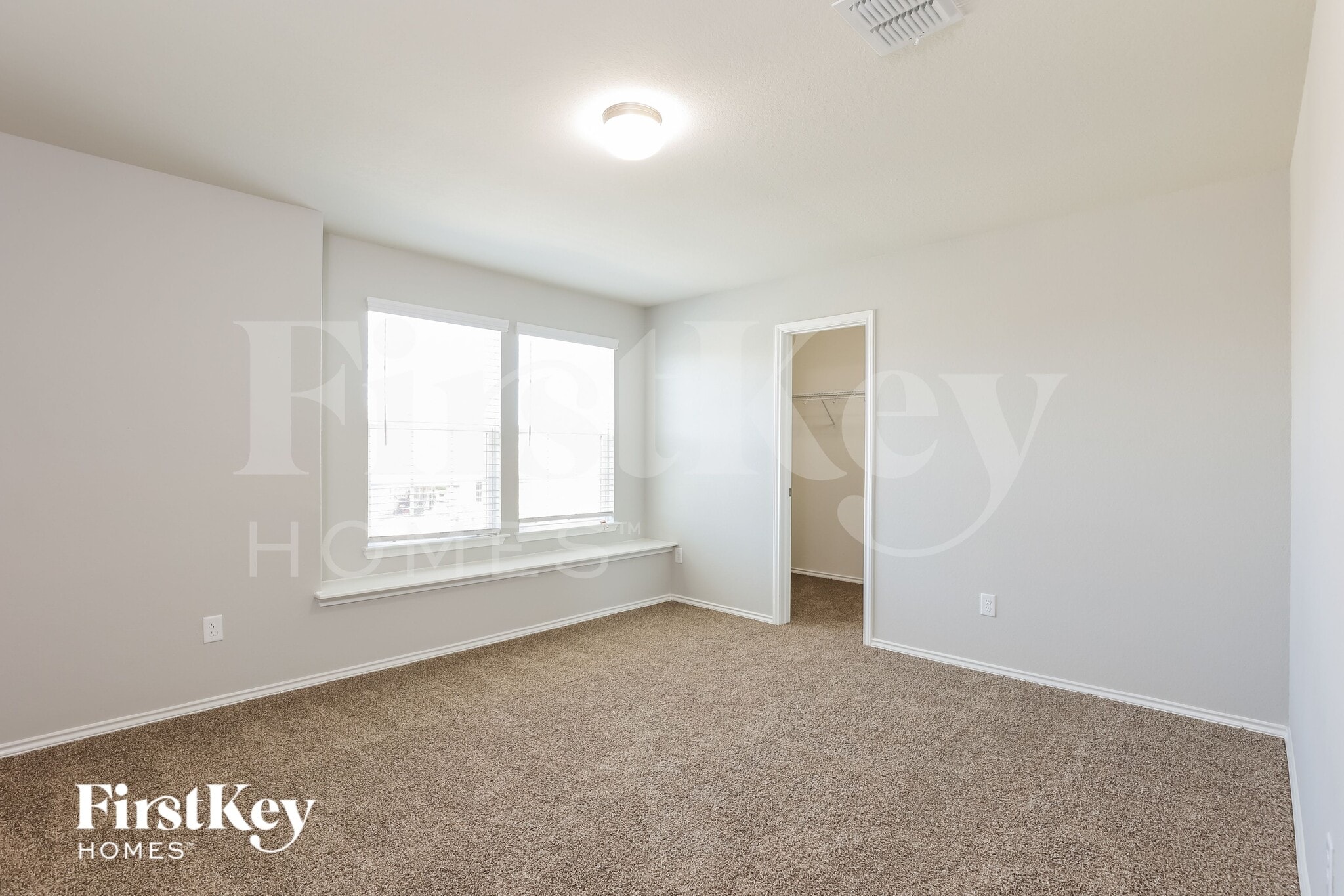 Building Photo - 12034 Silver Lgt