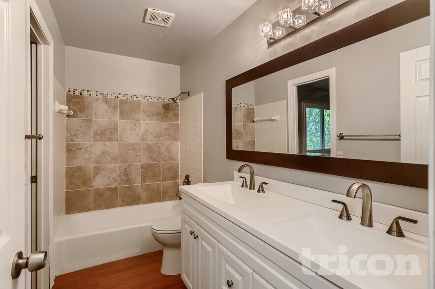 Building Photo - 6865 Buckingham Rd