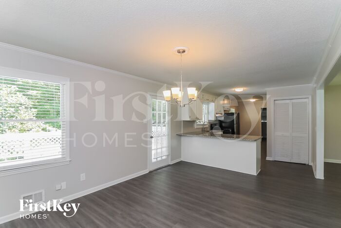 Building Photo - 891 Valley Wood Ct
