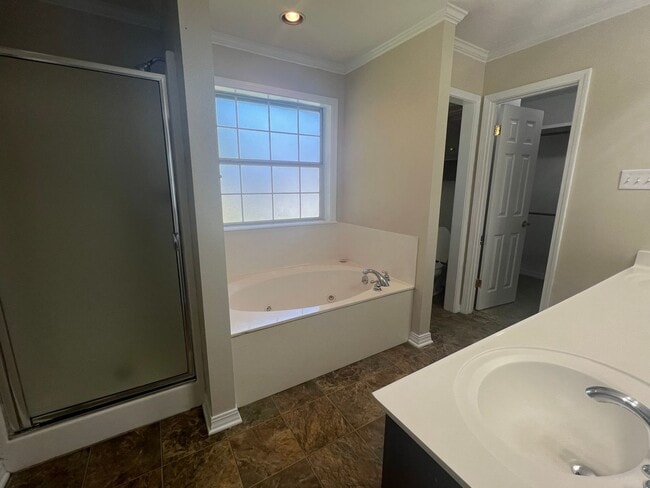 Building Photo - Brick home in Cedar Square