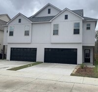 Building Photo - The Cottages at University Villas 3 bedroo...