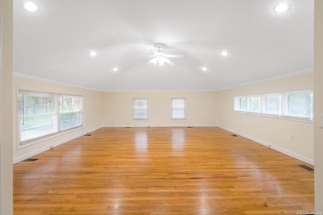 Building Photo - Welcome Home!