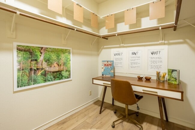 Building Photo - Ultra Unique Chico Tree House in The Avenues