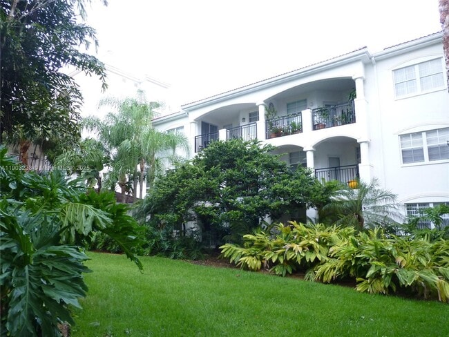 Building Photo - 3245 NE 184th St