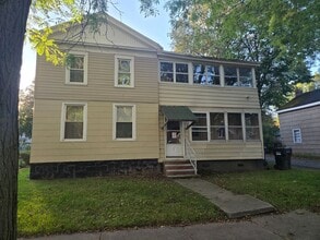 Building Photo - 610 Turtle St