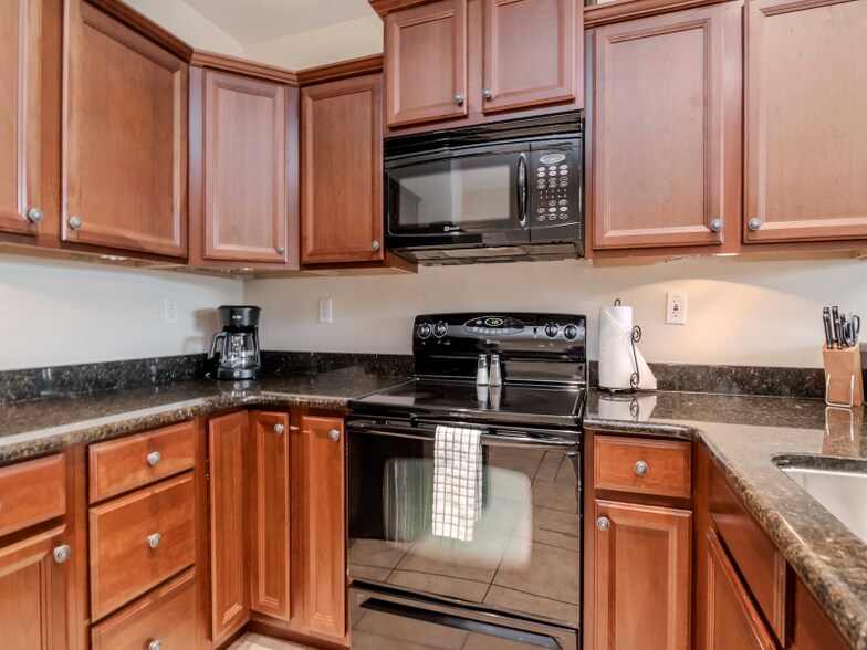 Building Photo - 13941 Clubhouse Dr