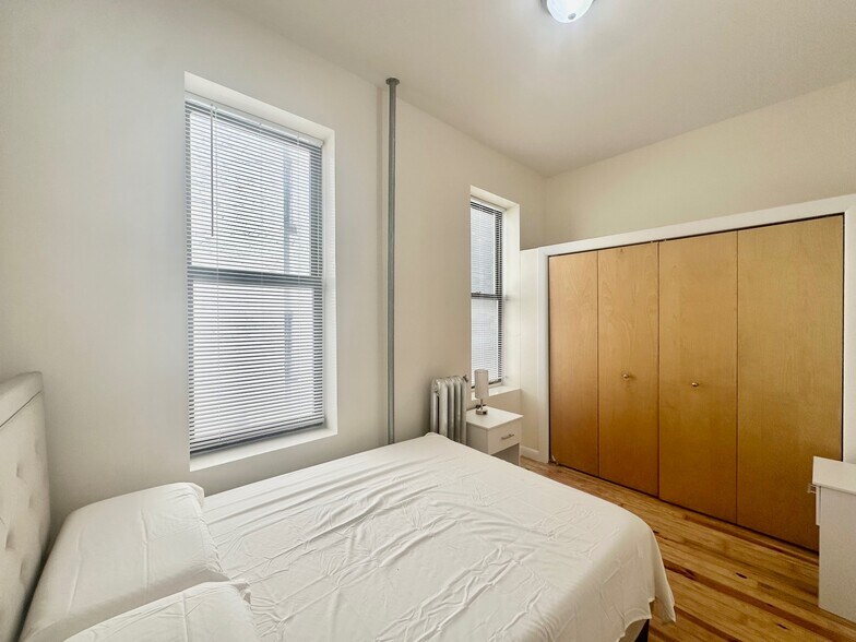 Building Photo - 309 W 111th St