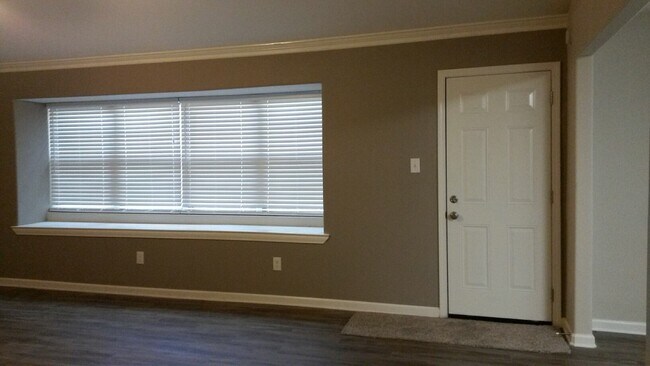 Building Photo - 11307 Rousseau Dr