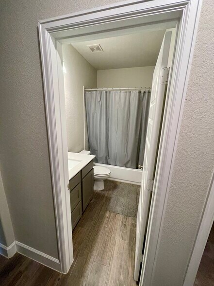 Guest Bathroom (Hallway) - 23923 Sage Row Ln