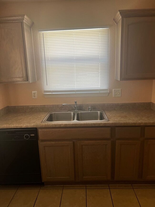 Building Photo - AMAZING EASTSIDE HOME