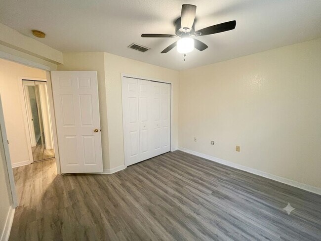 Building Photo - 2607 Emerald Lake Ct