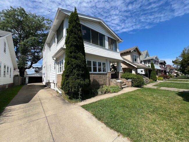 Building Photo - 2186 Wascana Ave