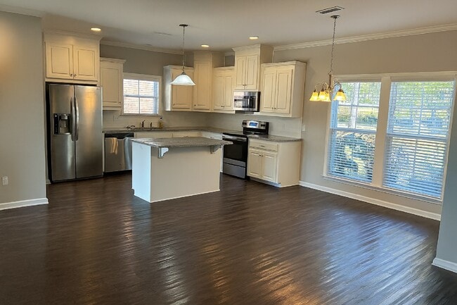 Building Photo - 305 Courtland Dr