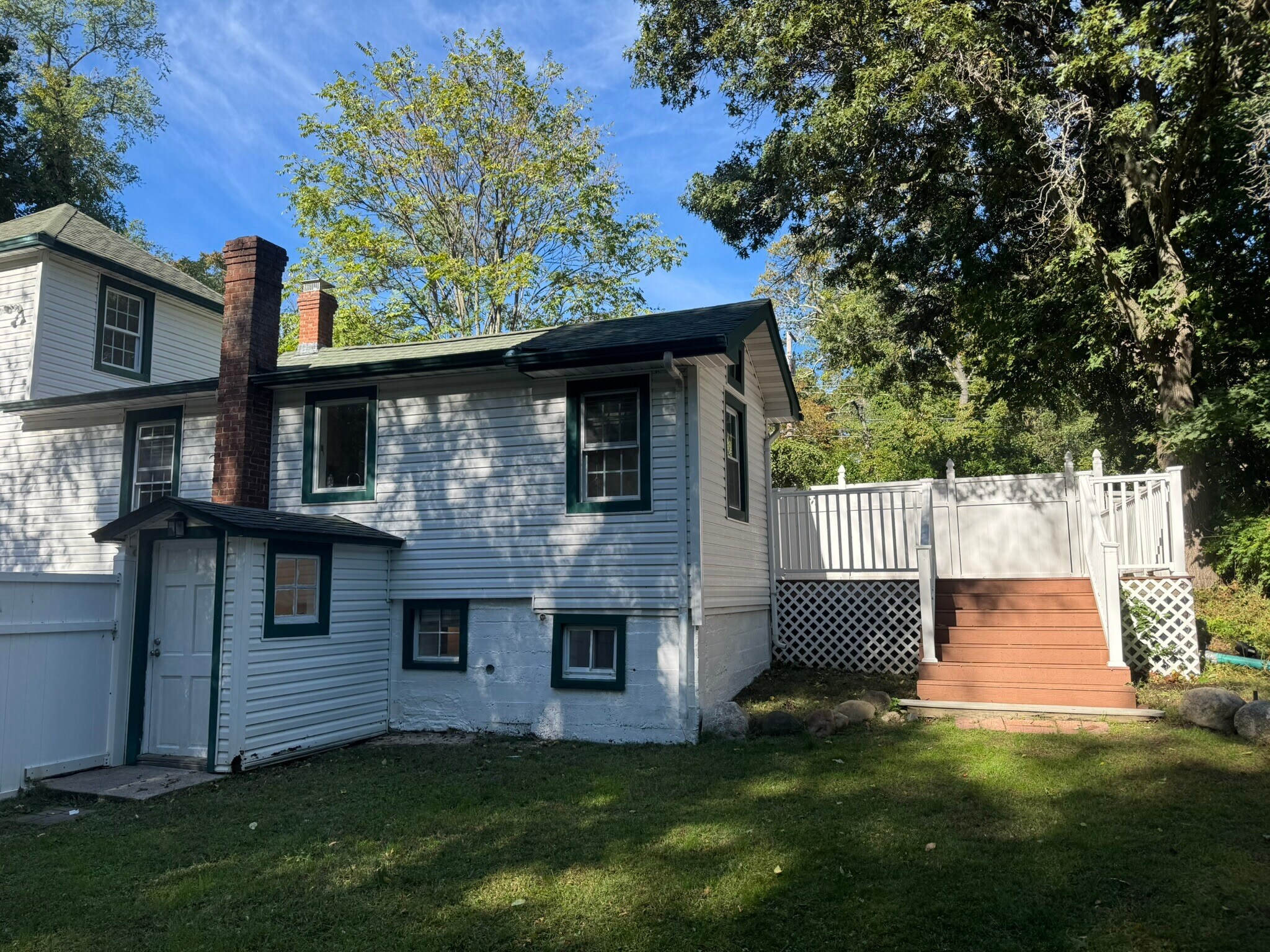 Building Photo - 110 N Country Rd