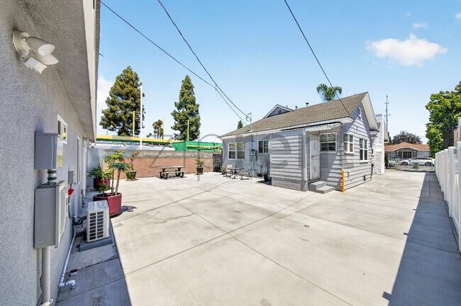 Building Photo - 4013 S Harvard Blvd