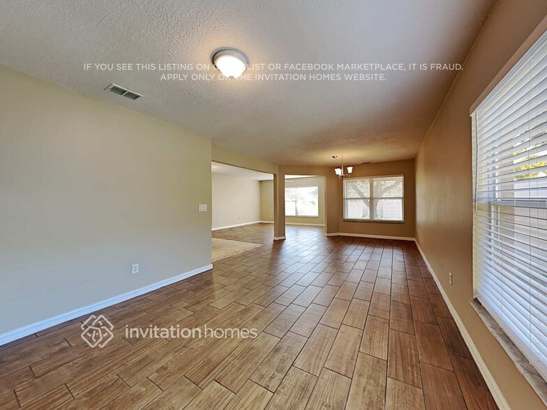 Building Photo - 15142 Quailmoor St