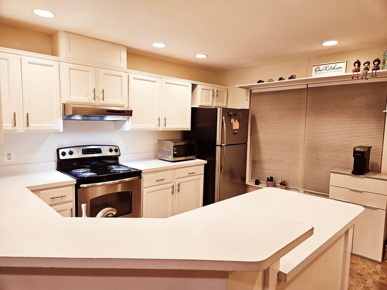 Kitchen - 12024 Country Mill Dr