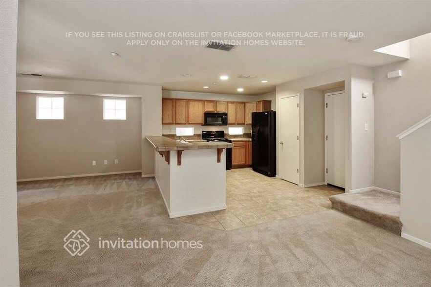 Building Photo - 73 Roadrunner St