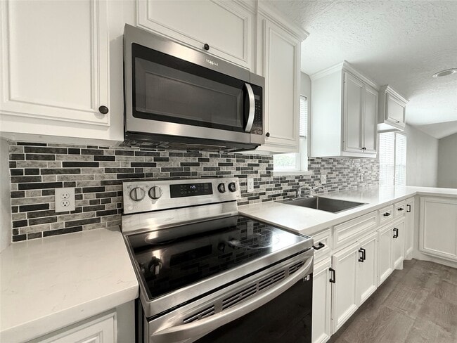 Building Photo - 300 Longstreet Rd